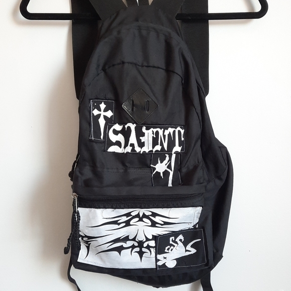 Lightweight Black ππππ£π© πππ’π¨ Backpack - Picture 2 of 3